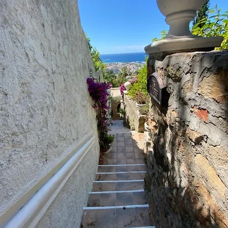 Somptuous Exotic In Villa