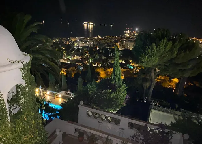 Somptuous Exotic In Villa