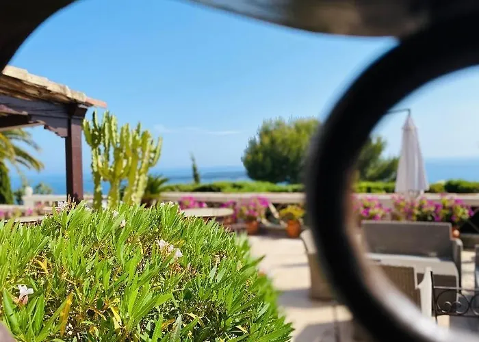 Somptuous Exotic In Κάννες